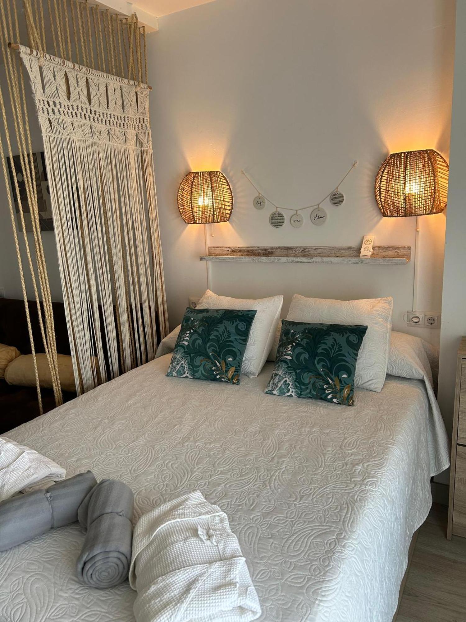 Apartamento Totalmente Reformado Con Piscina Y Jardines Al Lado De La Playa De La Carihuela Торремолинос Экстерьер фото