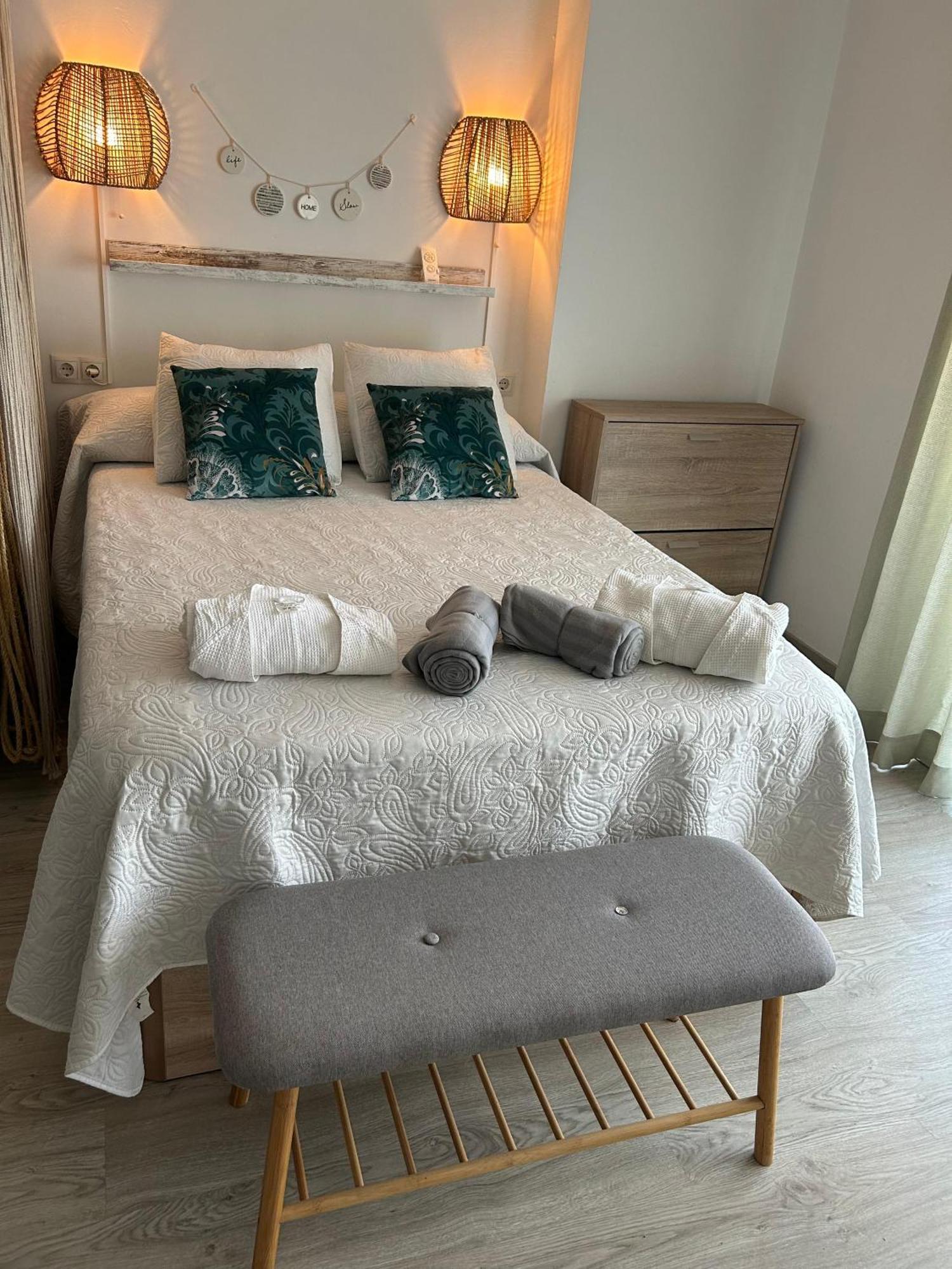 Apartamento Totalmente Reformado Con Piscina Y Jardines Al Lado De La Playa De La Carihuela Торремолинос Экстерьер фото